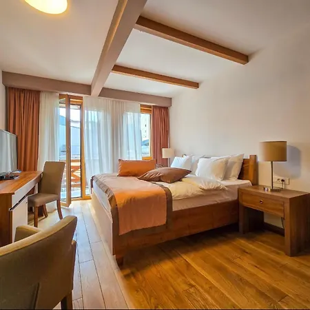 Vucko Lux יהורינה